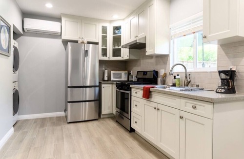 Monrovia House | Charming Mountain Hideaway - Detached One Bedroom ADU in Monrovia/LA