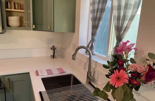 Northridge Apartment | Charming New studio with WiFi and AC in delightful Northridge