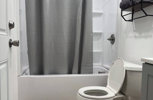 Sylmar House | Charming newly remodeled room in Sylmar with WiFi, AC, private entrance.