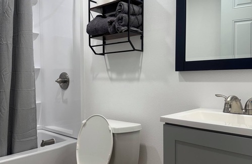 Sylmar House | Charming newly remodeled room in Sylmar with WiFi, AC, private entrance.
