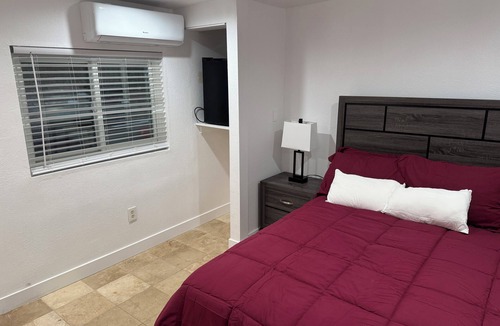 Sylmar House | Charming newly remodeled room in Sylmar with WiFi, AC, private entrance.