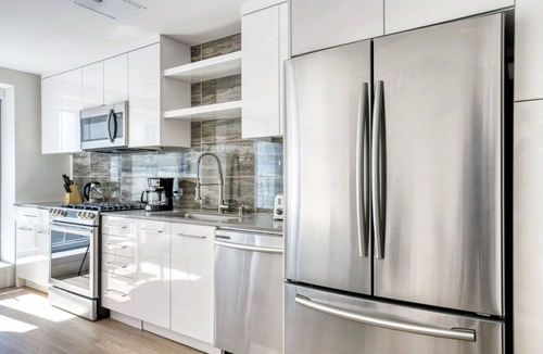 Downtown Oakland Apartment | Charming Oakland 1BR w/Pool, W/D, Sky Deck, next to BART, by Blueground