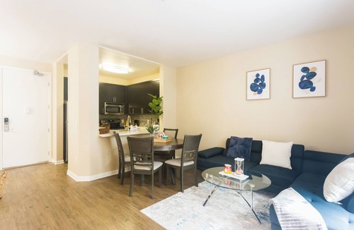 Marina Peninsula Apartment | Charming Oasis by the Beach 1Bed, fitness & Pool in gorgeous Marina del Rey