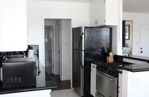 Eastern Malibu Apartment | Charming Oceanfront Get-Away on Sandy Carbon Beach - Stingray