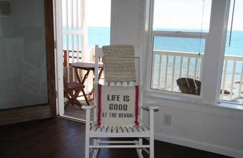Eastern Malibu Apartment | Charming Oceanfront Get-Away on Sandy Carbon Beach - Stingray