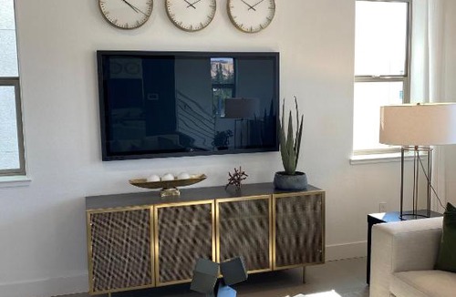 Edenvale House | Charming One Bedroom in a New Modern Suburban House
