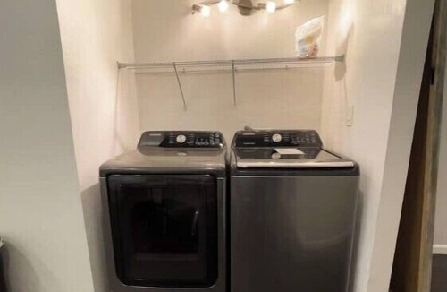 Hoover - Foster Apartment | Charming Pill Hill Upper Flat