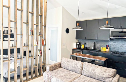 Los Angeles Apartment | Charming Poolside ADU – Steps from SoFi Stadium MK3-LAD