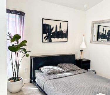 Ladera Heights House | Charming Poolside ADU Near SoFi Stadium - MK3LAD
