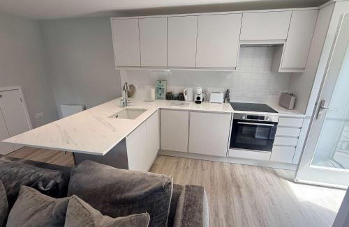 Woking House | Charming Private 1 Bed Annexe Retreat Near Ripley
