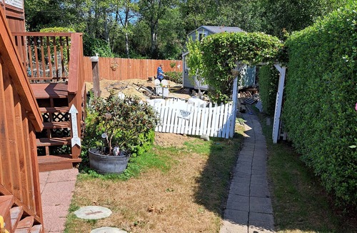 Humboldt Hill Apartment | Charming Private Studio with hot tub.
