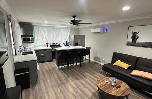 El Monte House | Charming Ranch style 2-bedroom house in El Monte with AC, WiFi and parking.