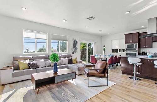 Sylmar House | Charming Retreat Nestled in Serene Apple Grove Lane – Perfect for Peace #41877
