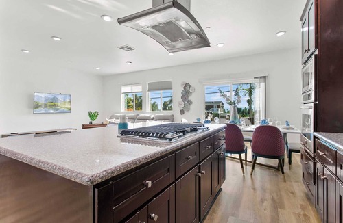 Sylmar House | Charming Retreat Nestled in Serene Apple Grove Lane – Perfect for Peace #41877
