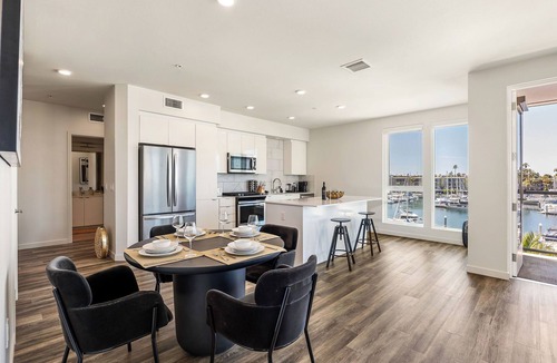 Marina Peninsula Apartment | Charming Retreat on the Westside MDR/Venice/SM - 2bd/2ba