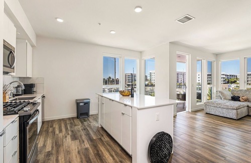 Marina Peninsula Apartment | Charming Retreat on the Westside MDR/Venice/SM - 2bd/2ba
