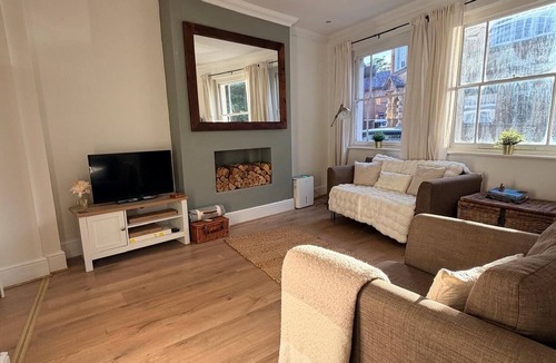 Richmond-upon-Thames Apartment | Charming riverside apartment