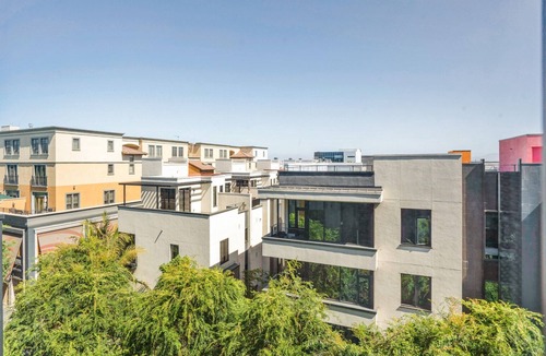 The Villas Apartment | Charming Santana Row 1BR w/Gym & Pool, 10 mins to Target, by Blueground
