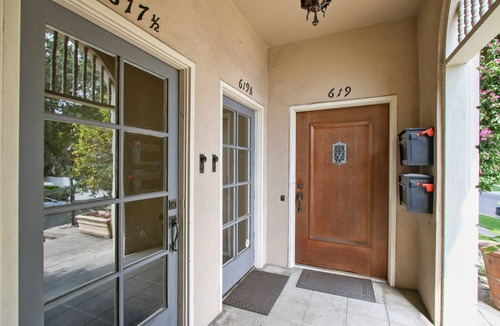 Larchmont Apartment | Charming, spacious suite with hardwood floors, steps to Larchmont Village!