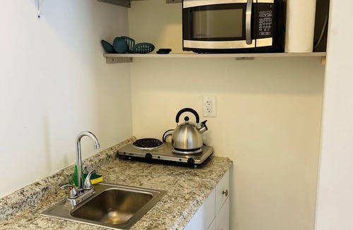 Sawtelle Apartment | Charming Studio on budget, UCLA, SMC, SM Beach