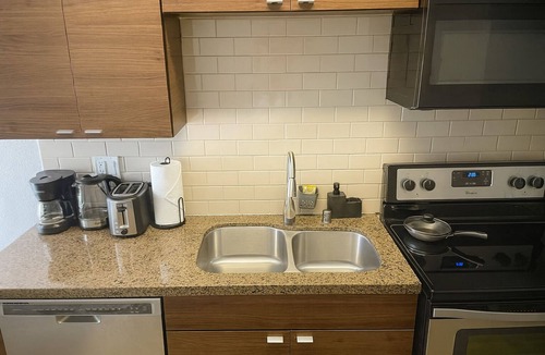 Del Rey Apartment | Charming Studio · Free Parking · Pool · Gym · Hot Tub · BBQ · Workspace