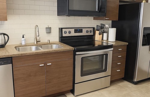 Del Rey Apartment | Charming Studio · Free Parking · Pool · Gym · Hot Tub · BBQ · Workspace