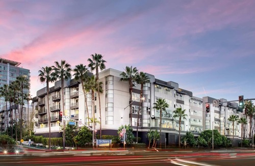 Del Rey Apartment | Charming Studio · Free Parking · Pool · Gym · Hot Tub · BBQ · Workspace
