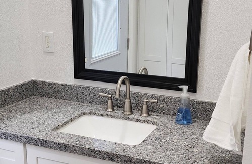 Cedar Ridge Apartment | Charming studio with AC and WiFi in adorable Grass Valley