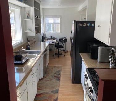 Tarzana House | Charming Tarzana Retreat - Cozy 3 Bedroom Home
