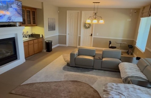 Auburn House | Charming -Tranquility Guest-Rm Suite in Auburn, Coffee, Teas & WiFi