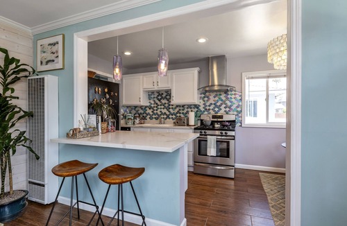 Pierpont Bay Cottage | Charming Ventura Beach Bungalow on Prime Beach Lane in Pierpont by the Sea