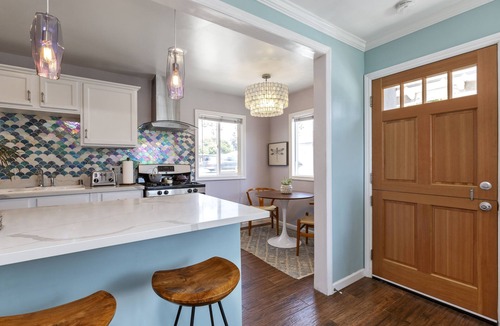 Pierpont Bay Cottage | Charming Ventura Beach Bungalow on Prime Beach Lane in Pierpont by the Sea