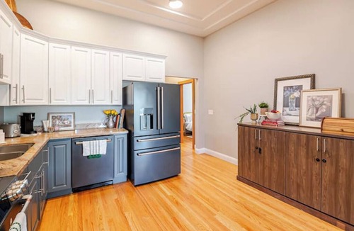 Prescott House | Charming Victorian Retreat 4BD-2BT-1 off street parking.