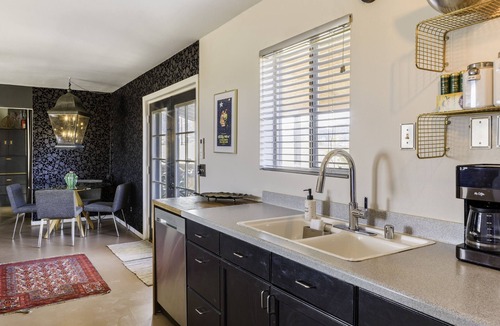 Pioneertown House | Chasing The Moon: Walk to Pappy's & Tub Views