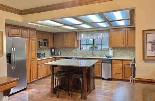 Lake Arrowhead House | Chateau Bernina. Prime Location! Large indoor Jacuzzi and Dry Sauna. Large Patio