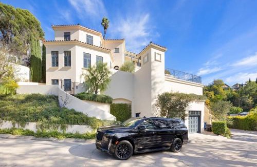 Beverly Hills House | Chateau Beverly Hills by Stay Awhile Villas