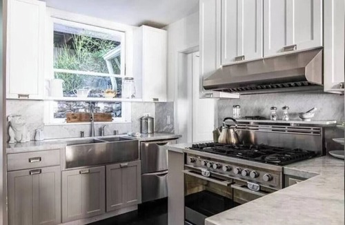 Beachwood Canyon House | Cheerful 2-bedroom garden home with hot tub