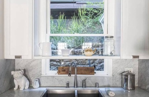 Beachwood Canyon House | Cheerful 2-bedroom garden home with hot tub
