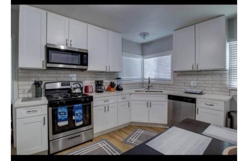 Riverside House | Cheerful 3-bedrooms centrally located in Riverside