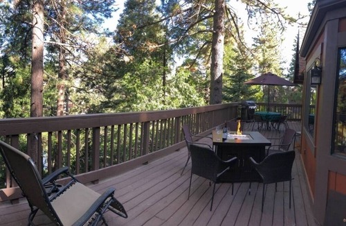 Lake Arrowhead Cabin | Cheerful 4-Bedroom Cabin with Hot Tub