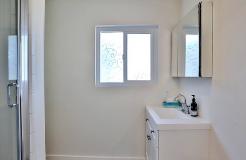 Westminster House | Cheerful 7 Bedrooms, sleeps 20 people, just minutes to Disneyland.