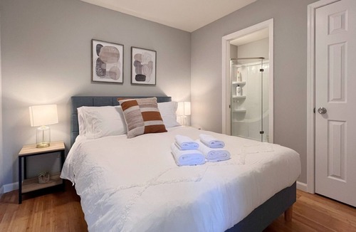 Hathaway House | Cheerful 7B5b Silicon Valley, plenty free parking