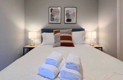 Hathaway House | Cheerful 7B5b Silicon Valley, plenty free parking