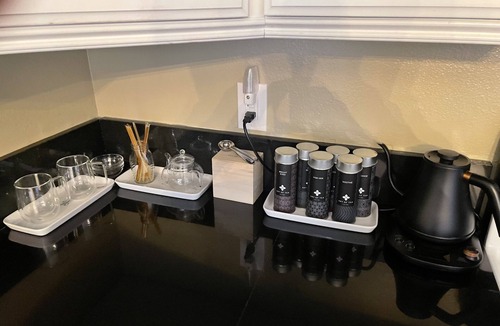 Azusa House | Cheerful, Quiet, Clean and Safe Condo near the San Gabriel Mountains in Azusa.