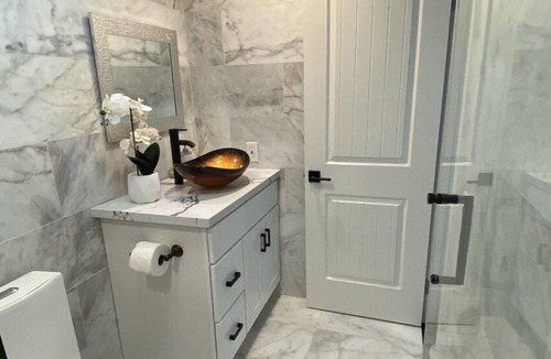 Fountain Valley House | Cheerful remodel private bedroom near beaches and hospital