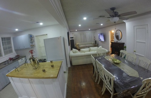 Harbor House | Cheerful Spacious Accessible House