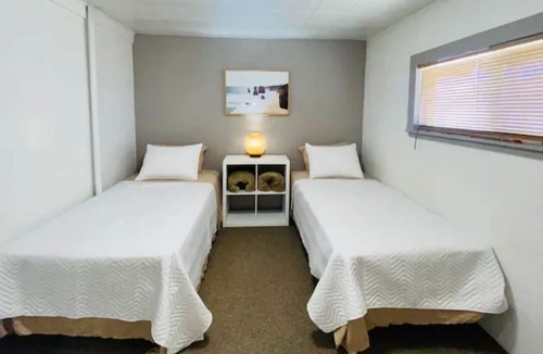 Grenada House | Cheerful vacation 3-BR home convenient for I-5 travelers 20m from Mt Shasta city