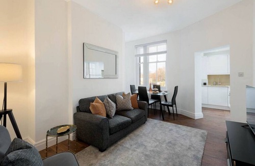 Redcliffe Apartment | Chelsea Apartment | King`s Road, River Thames & Thames Clipper