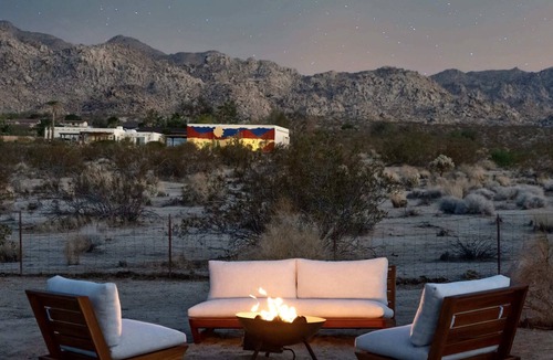 Panorama Heights House | CHI House- Joshua Tree Retreat I Spa + Cowboy Pool