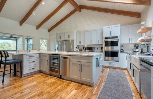 Cloverdale House | Chianti: Secluded Luxury Estate with Pool, Pickleball, Game Barn & Views